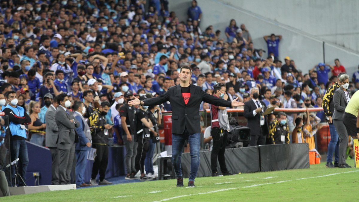 Ismael  Rescalvo, entrenador de Emelec, ha sido señalado por los últimos resultados del equipo.