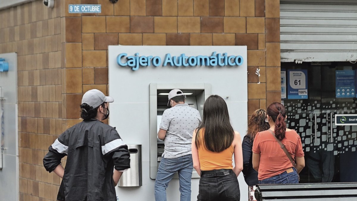 Una buena educación financiera es más que necesaria para los jóvenes que obtienen su propio dinero, según ellos mismos reconocen.