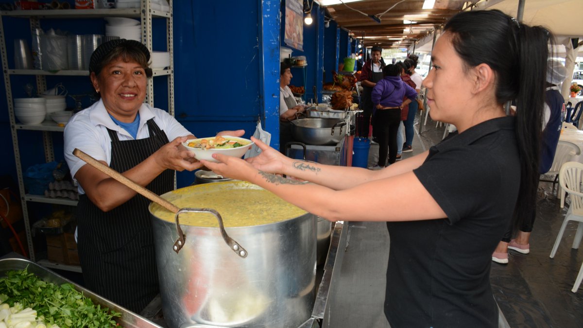 Venta de Fanesca en la capital no despega ya que varia en sus precios pero la sason se hace sentir tambien hay opciones de buñuelos y fanesca de dulce