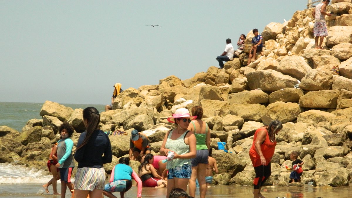 Sol y arena. Playas Villamil fue uno de los destinos preferidos de los turistas que salieron de Guayaquil.