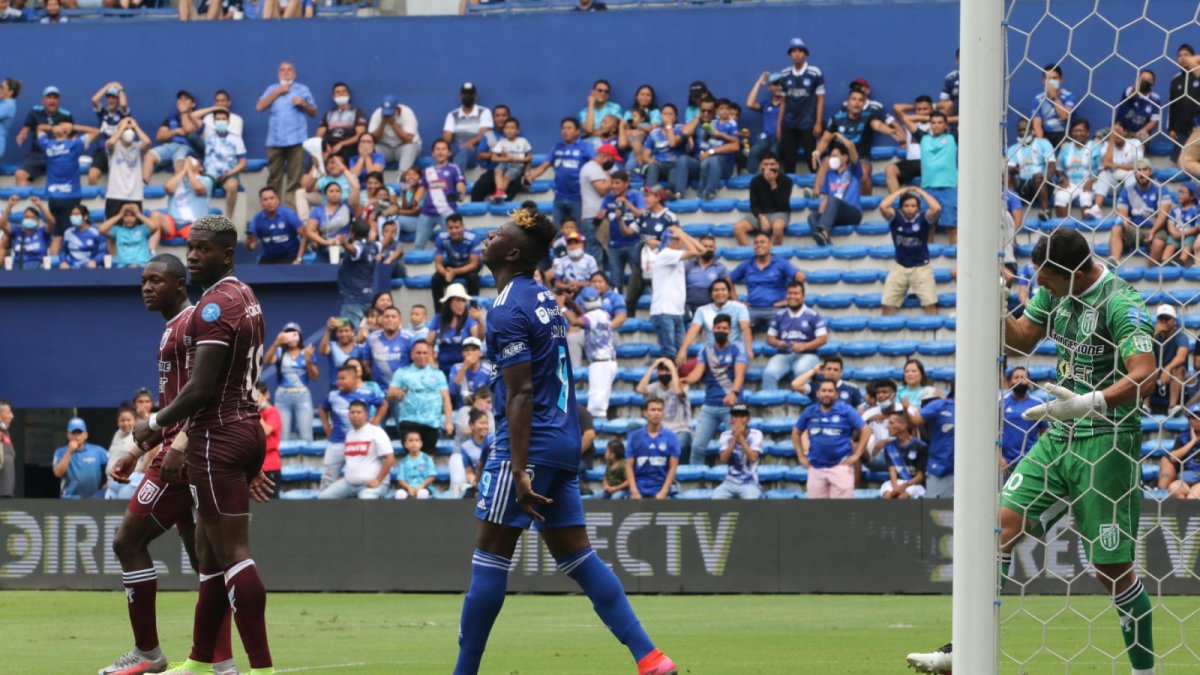Cabeza convirtió la primera para el Bombillo.