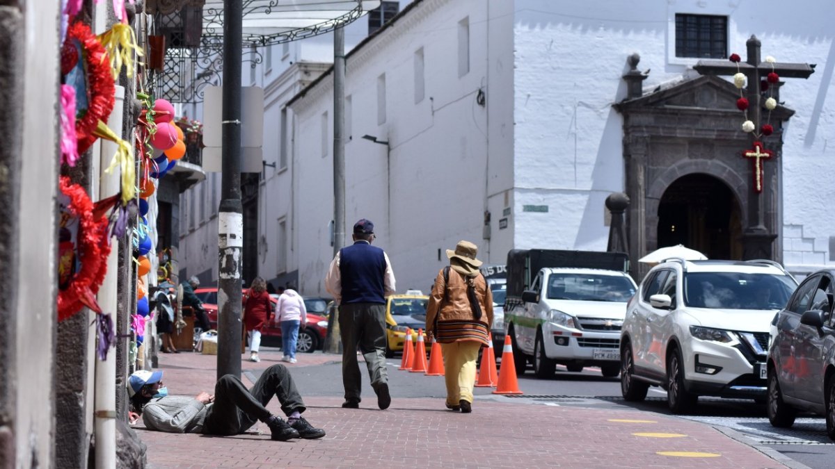 Mendicidad. La indigencia, la inseguridad, entre otros problemas, afectan al Centro Histórico de la ciudad.
