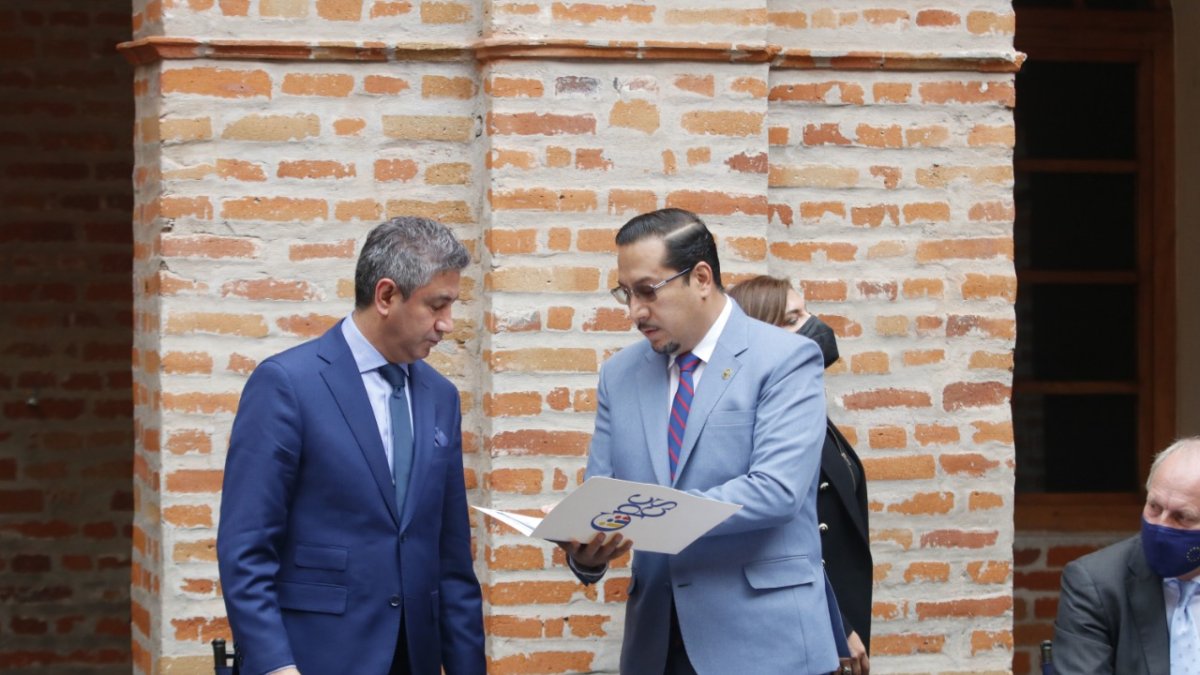 Concurso. Fausto Murillo, presidente de la Judicatura, recibió de Hernán Ulloa la conformación de una veeduría.