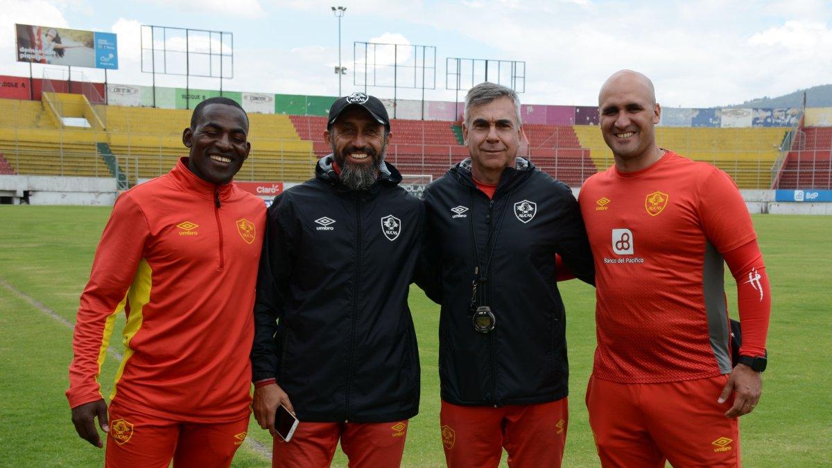 Nelson Videla (derecha) ya trabajó como asistente técnico en Aucas.