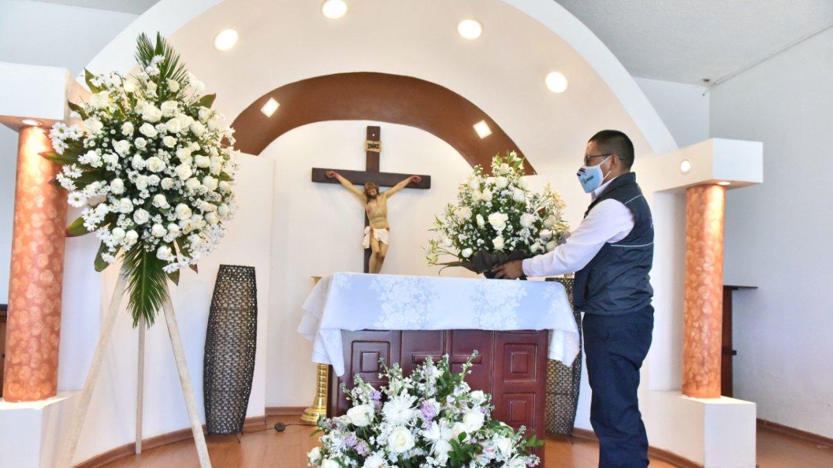 Capillas. Exequiales pagó 6.550 dólares por atriles y capillas móviles, cuyo costo en el mercado es de 1.500 dólares.