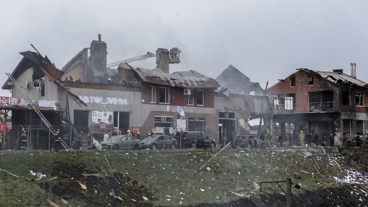 Lviv. Los ataques de ayer sorprendieron a vecinos de esta ciudad, que no había sufrido los embates de la guerra.