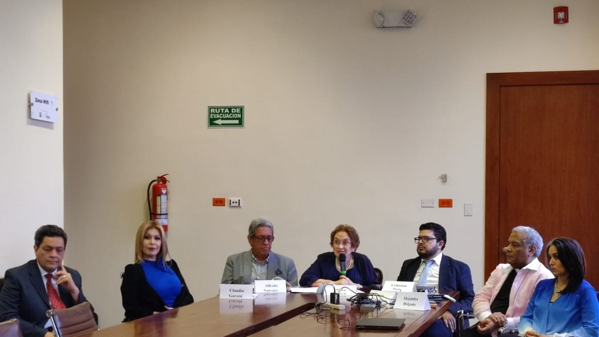 Comisión de Paz en rueda de prensa.