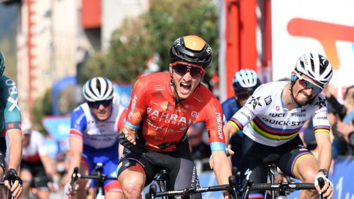 El ciclista español Pello Bilbao ganó la etapa 2 y pasó a liderar la general.