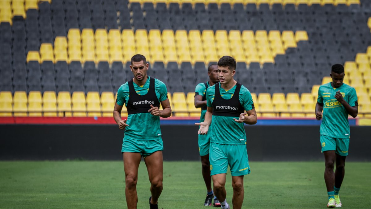El volante Bruno Piñatares y Luca Sosa, defensa, serán titulares este miércoles ante Gualaceo en el estadio Monumental.