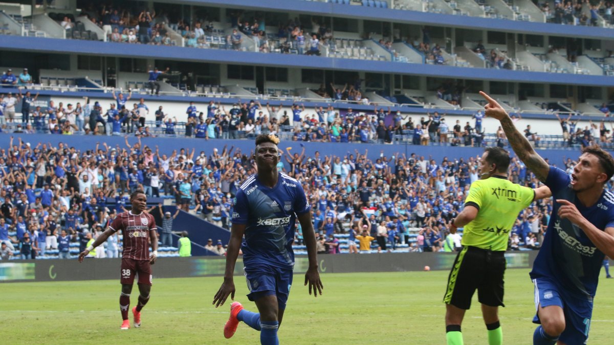 Alejandro Cabeza, delantero de Emelec, fue pieza clave en el reciente triunfo ante 9 de Octubre.