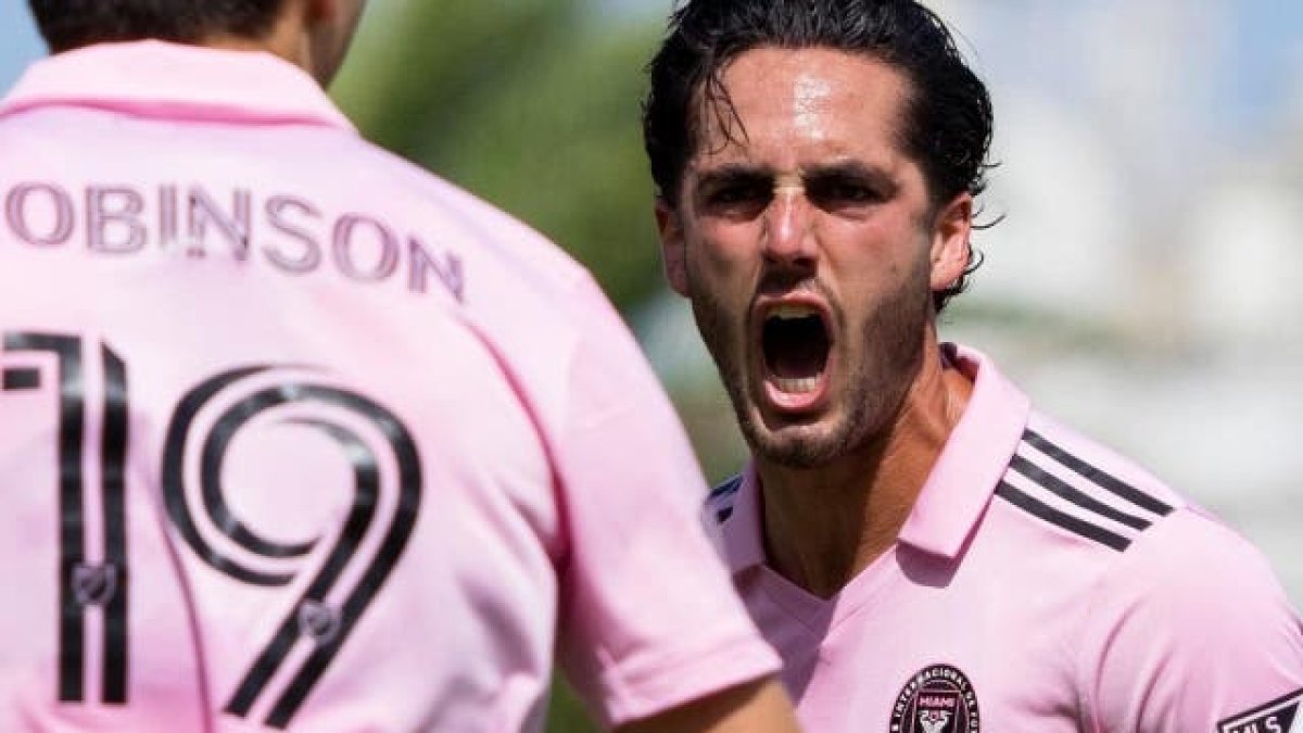Leonardo Campana (d) ya suma cinco goles con la camiseta del Inter de Miami,