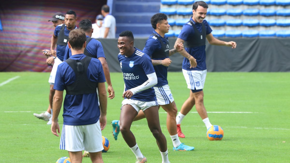 Bryan Carabalí (c) y Sebastián Rodríguez (d) serán titulares hoy frente al Cumbayá.