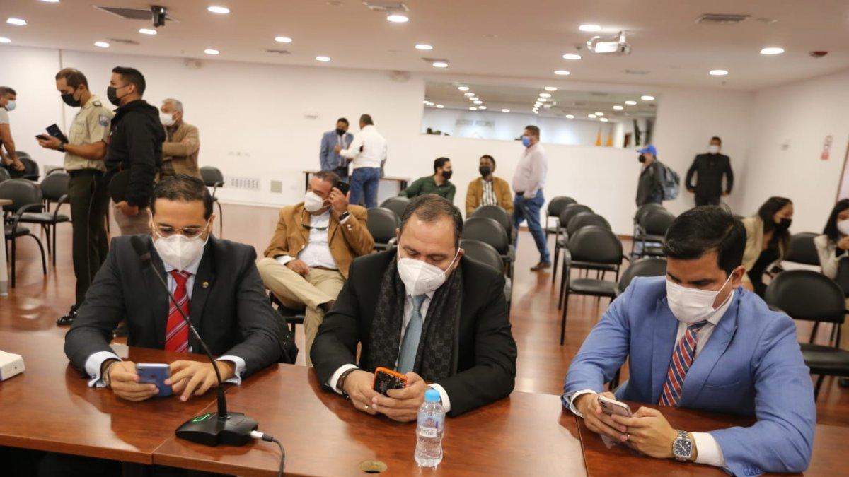 Diligencia. Diego Sánchez (c) durante la audiencia de juzgamiento realizada este jueves en el Complejo Judicial Norte.