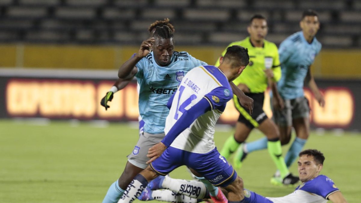 Encuentro entre Cumbayá VS Emelec por LigaPro en el estadio Atahualpa