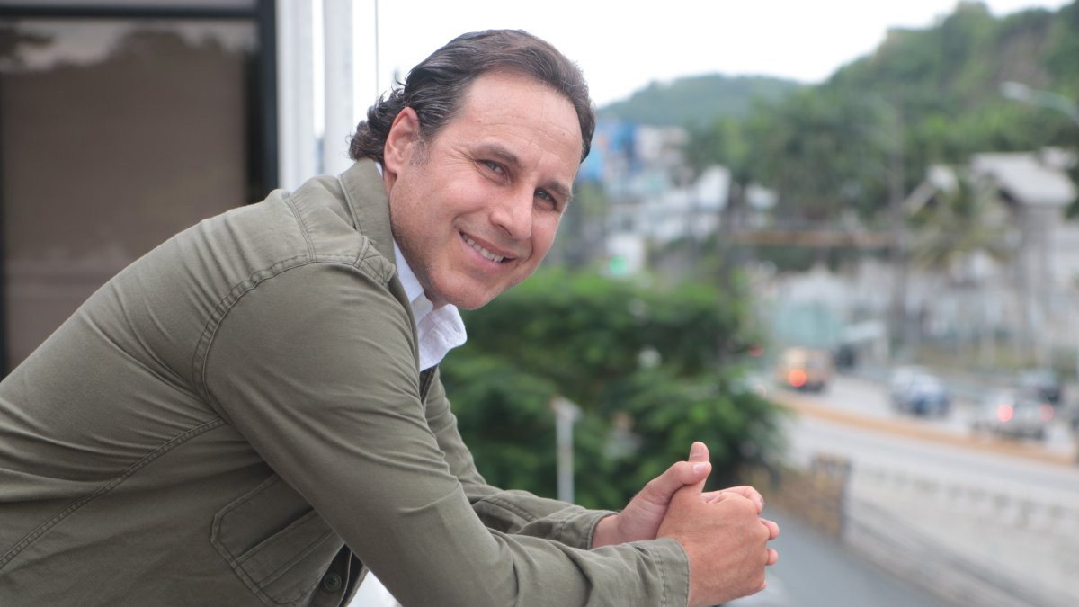 Xavi Q decidió lanzarse con todo, no solo como compositor sino también como cantante.