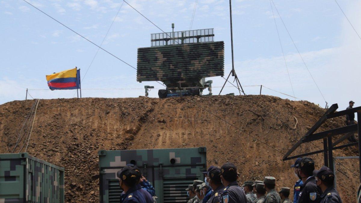 Vigilancia. Miembros de la Fuerza Aérea Ecuatoriana estuvieron a cargo de la vigilancia del aparato.