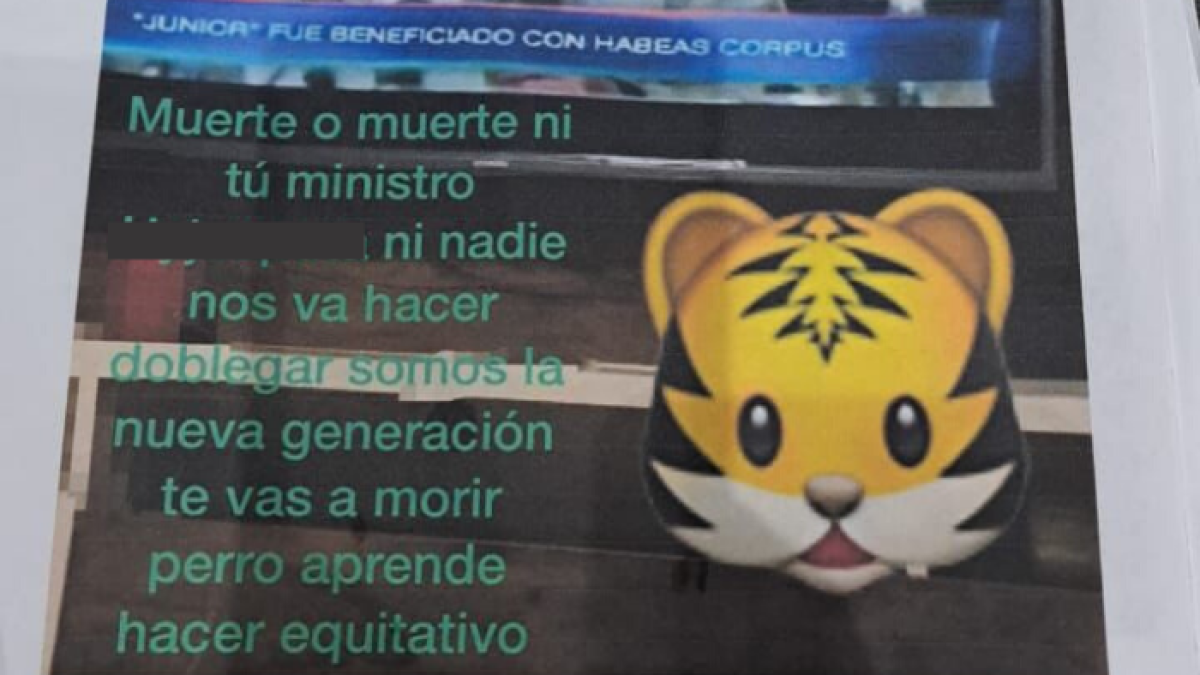 En la parte superior de la hoja constan los logotipos de banderas, en el lado derecho la de México y en el izquierdo la de Ecuador