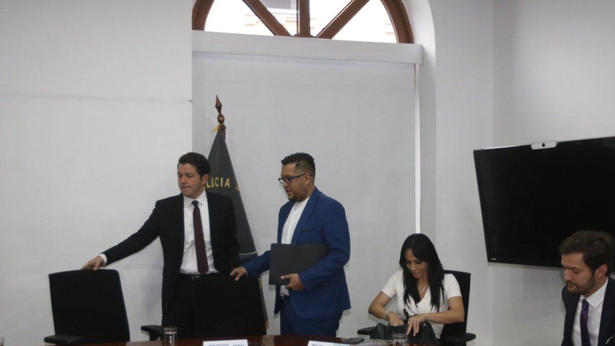 Anfitrión. Francisco Jiménez recibió en su despacho a Juan Fernando Flores, Marcela Holguín, Esteban Torres y, fuera de la foto, Marlon Cadena.