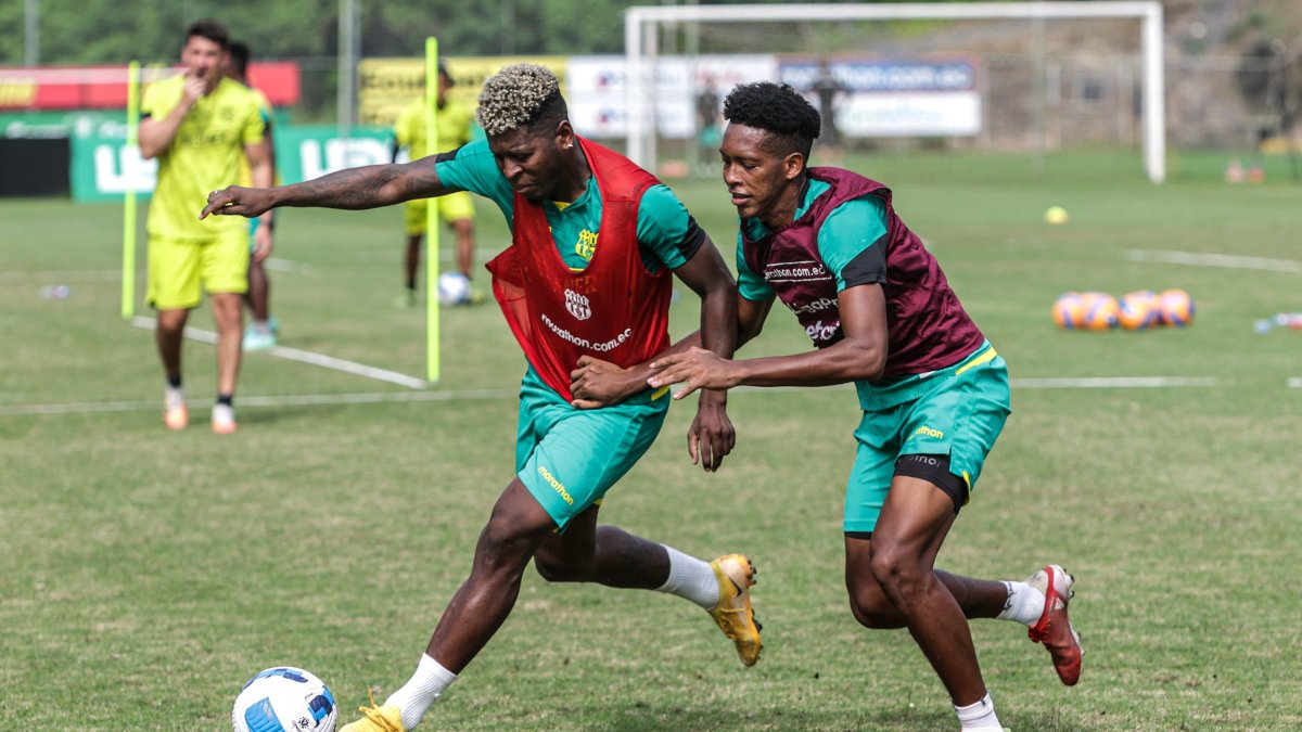 El Loco (i) se fue cedido a 9 de Octubre, pero según el presidente torero, no podrá enfrentarlos.