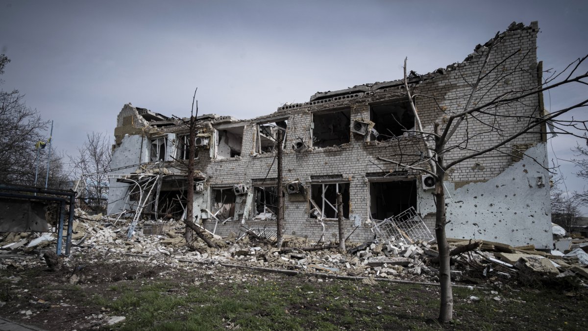 Dergachi. Tres personas murieron y siete resultaron heridas tras varios bombardeos rusos en la región de Járkov.