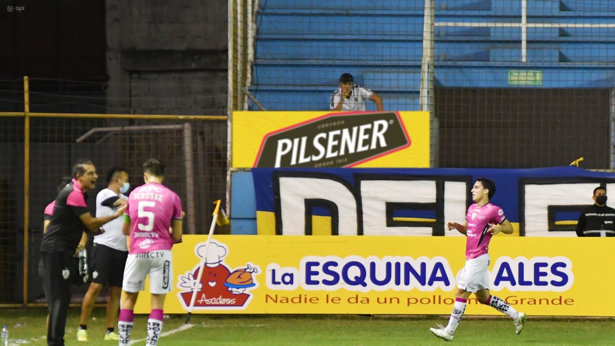 En el estadio Jocay, Delfin recibe a Independiente del Valle, en un partido por la decima fecha del campeonato nacional de futbol Liga Pro betcris 2022.