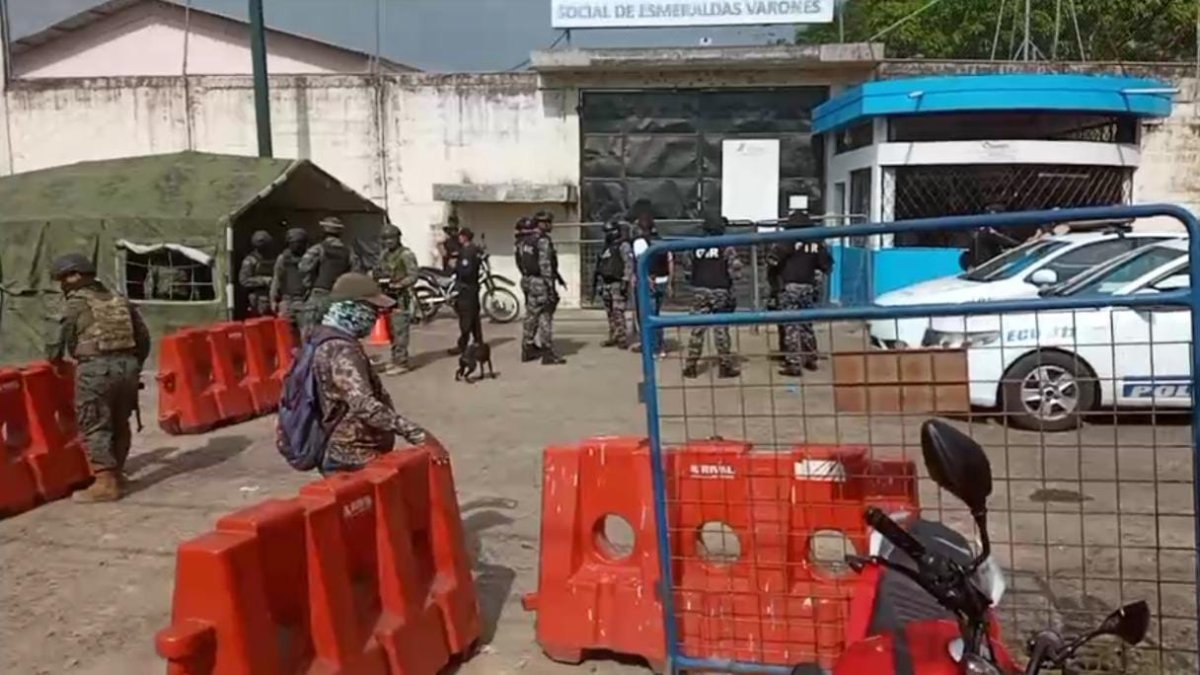 Exteriores del Centro de Privación de Libertad de Esmeraldas.