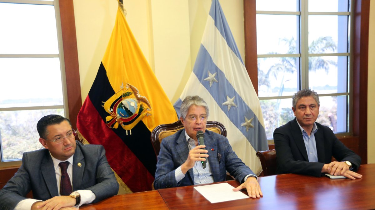 Reunión. Más de cinco horas tardó la sesión de trabajo entre el Ejecutivo y el sector de justicia del país.