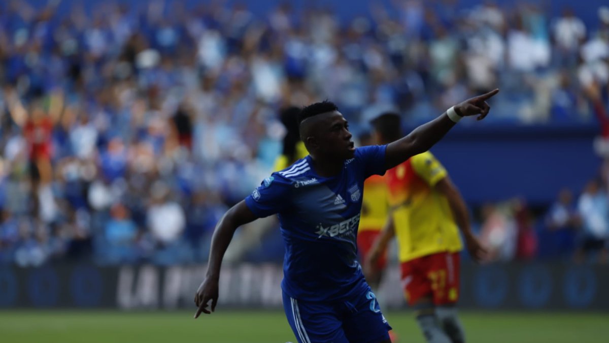 Bryan Carabalí celebra el primer tanto de Emelec ante el Aucas al minuto 9.
