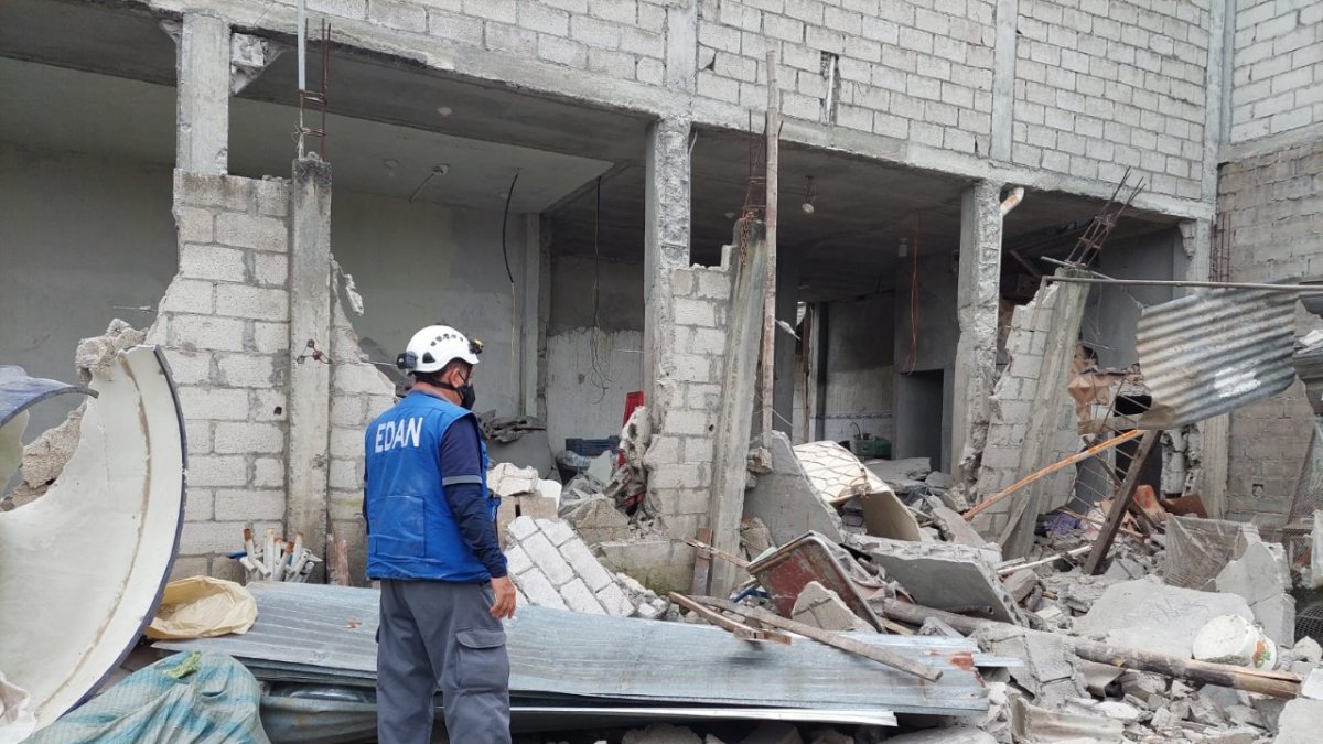 Ayuda humanitaria a familias afectadas por explosion y colapsos de viviendas