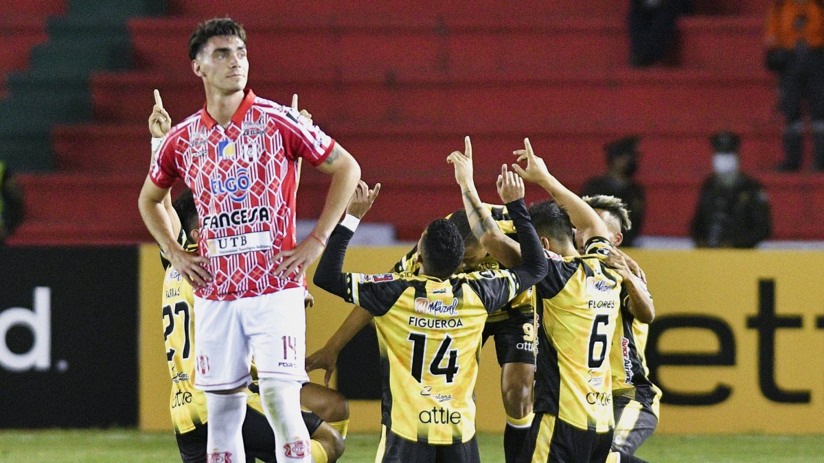 Los jugadores del Táchira celebran uno de los goles frente al conjunto boliviano.