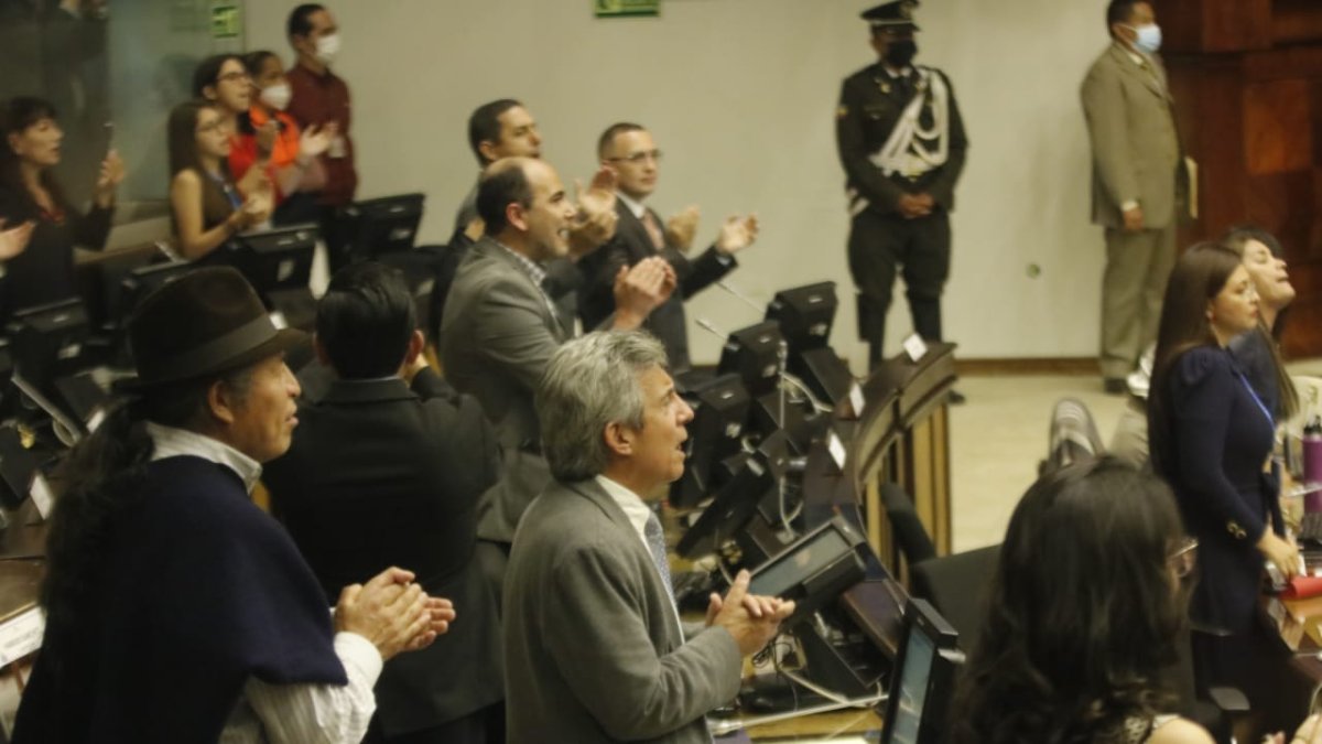 La bancada de UNES exige que se vote la introducción del cambio del orden del día de Holguín.