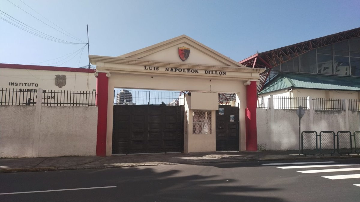 El 21 de abril, cerca del mediodía, una adolescente fue violada presuntamente por el conductor de su expreso escolar.