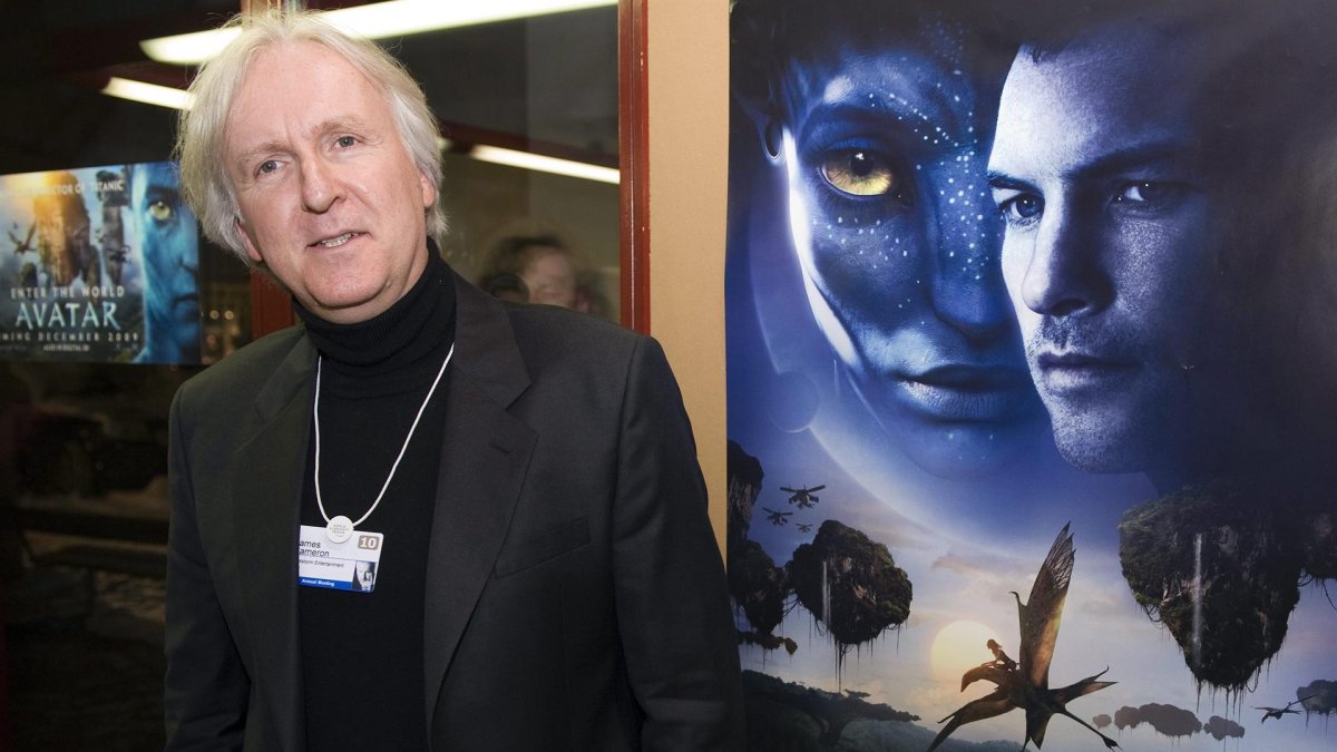 El director, productor y escritor estadounidense James Cameron posa para los fotógrafos previo a una proyección de la película 'Avatar' , en una fotografía de archivo.