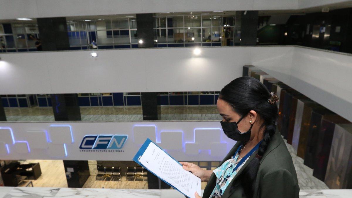 Acción.- El presidente de la Comisión de Fiscalización de la Asamblea Nacional, Fernando Villavicencio, abrirá una investigación por los créditos no pagados a CFN.