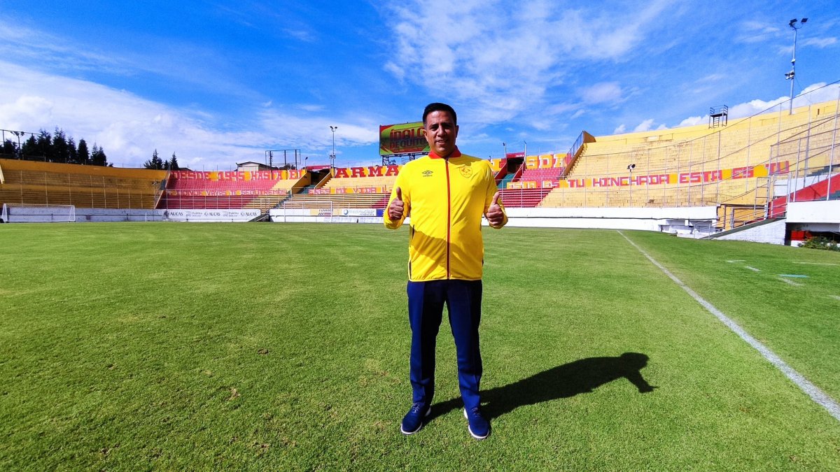 César Farías, nuevo entrenador de Aucas, tomó las riendas del club oriental.