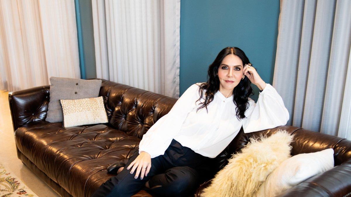 Finanzas  y diseño de joyas comparten su corazón y son los que demandan tiempo en sus procesos creativos.