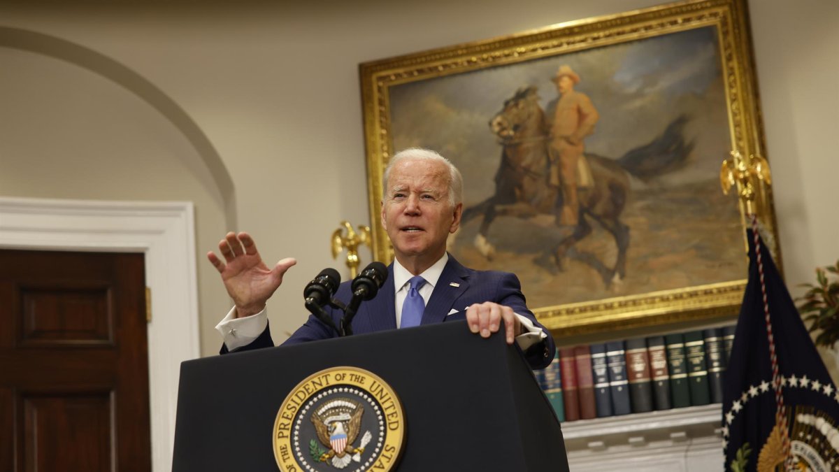 El presidente de EE.UU., Joe Biden, habla desde la Casa Blanca sobre la asistencia a Ucrania, este 28 de abril de 2022 en Washington.