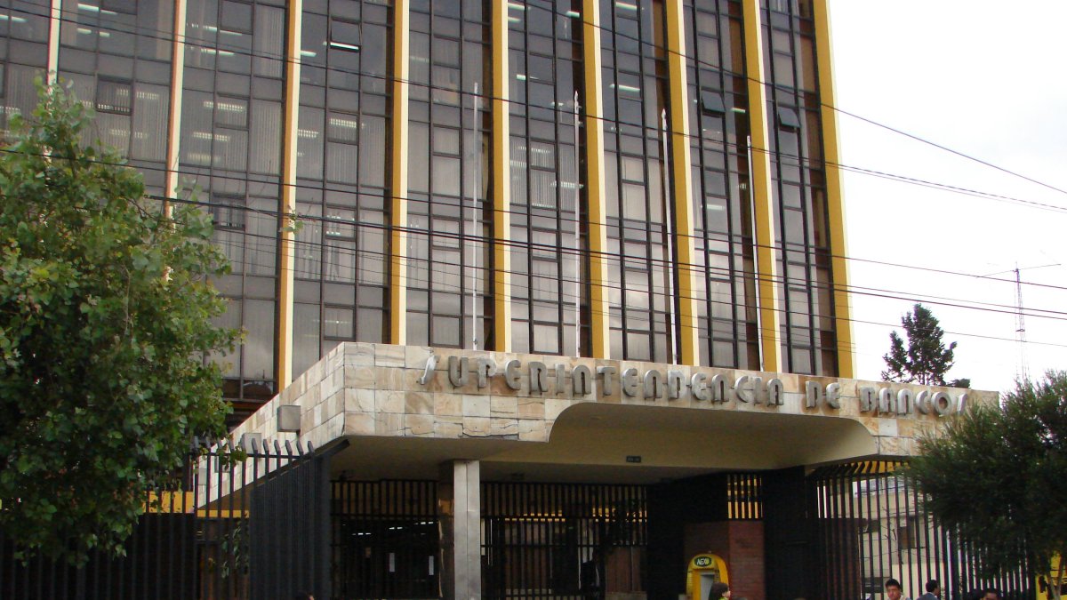 La Superintendencia de Bancos es la entidad encargada de controlar el buen funcionamiento del sistema financiero.