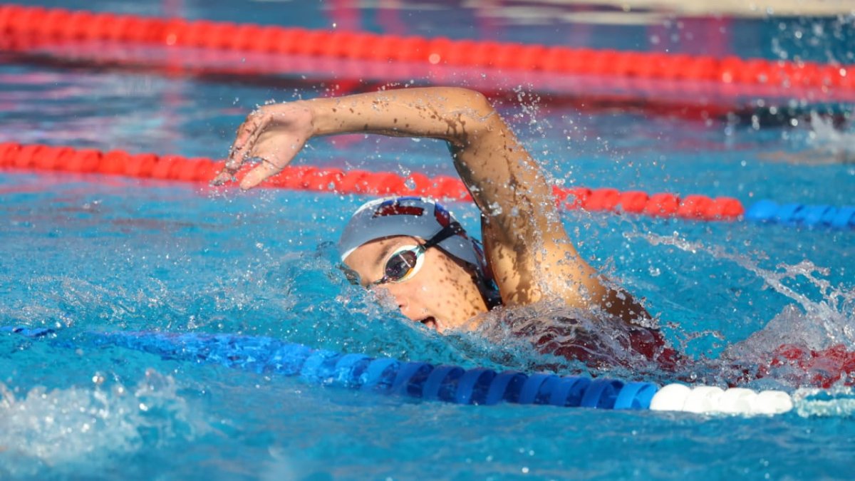Danna Martínez, nadadora ecuatoriana, logró la medalla de bronce en los 800 metros libres.