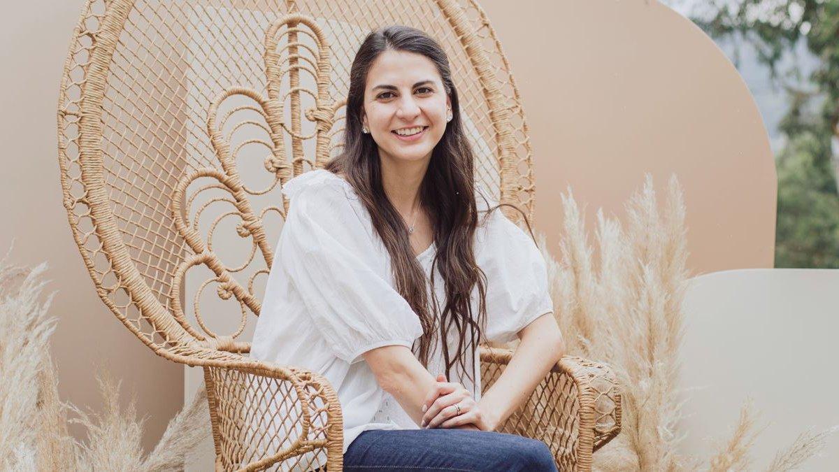 Su corta edad no riñe con su formación para ayudar a mejorar la vida de otros.