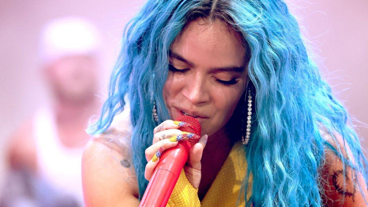 Desde la 17:00 del viernes, gente de todas partes de la ciudad de Medellín se concentró en el sector Provenza para ver a la Bichota.