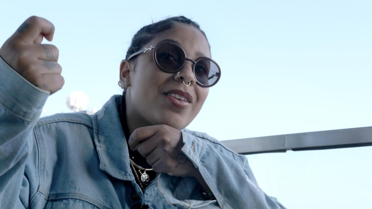 La cantante dominicana Tokischa habla con Efe durante una entrevista realizada el 27 de abril en Los Ángeles, California (EE.UU.).