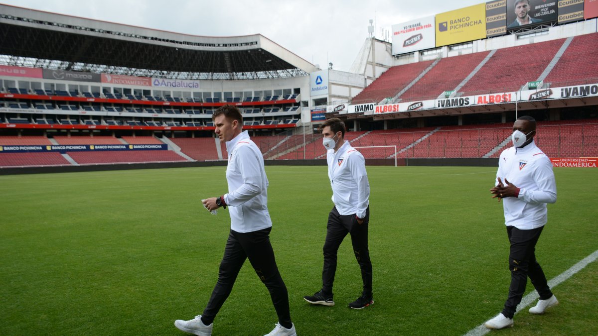 Luis Zubeldía  y su cuerpo técnico debutarán en el banco de Liga de Quito. Es su segunda etapa con los albos.