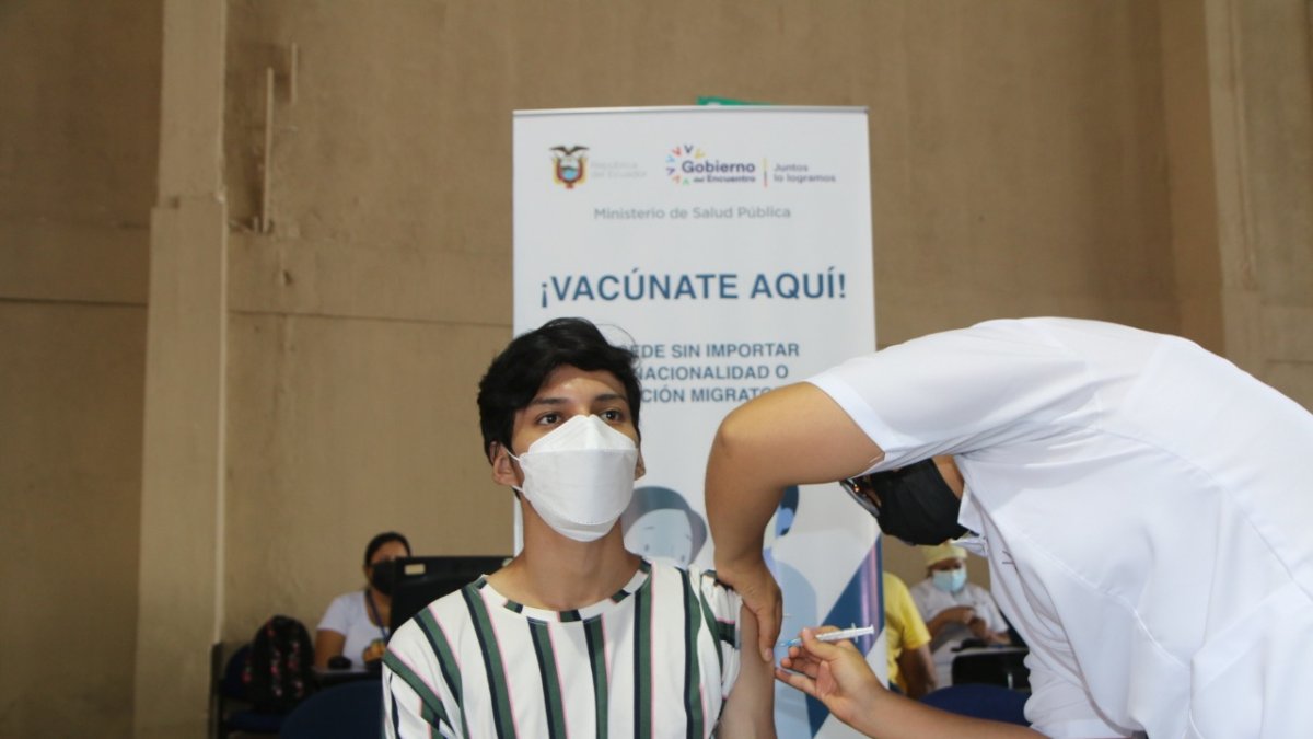 Sede. En Guayaquil se dispuso que un auditorio de la Universidad Salesiana sea un ‘vacunatorio’ permanente.