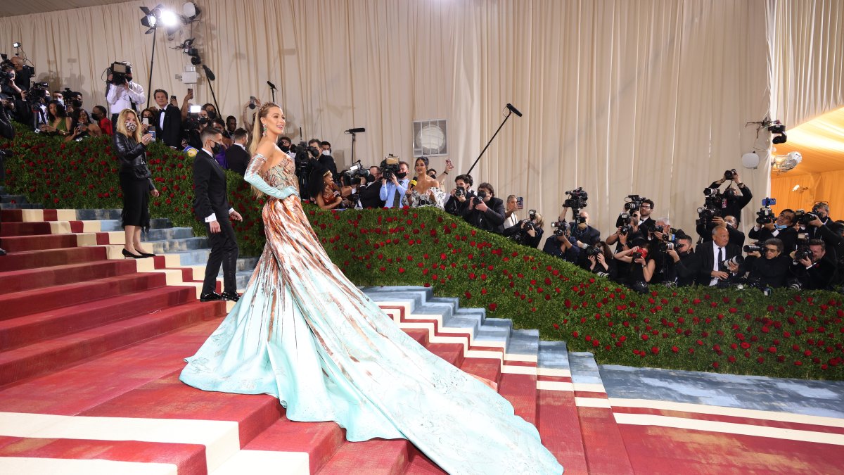Blake Lively en la alfombra roja de la Met Gala 2022, el evento benéfico anual del Instituto de Vestuario del Museo Metropolitano de Arte, el 2 de mayo de 2022.