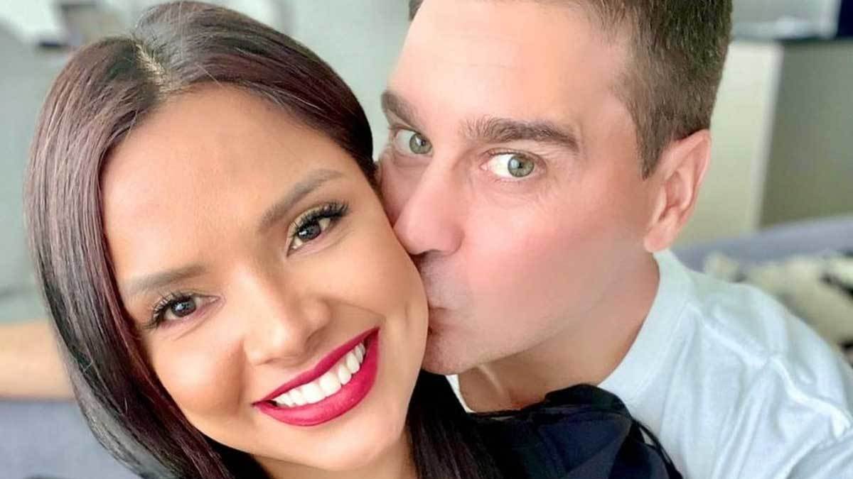 Evelyn, junto a su novio, quien es su mayor soporte en estos momentos.