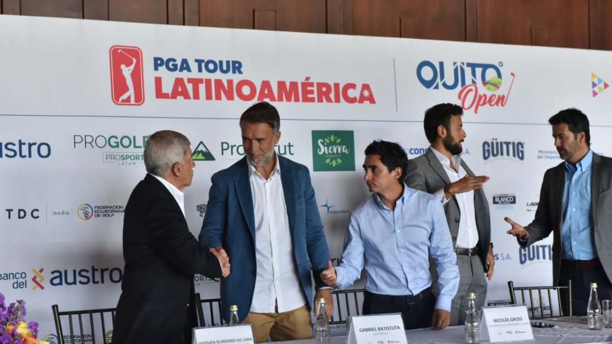 El exfutbolista argentino Gabriel Batistuta está en Quito para jugar golf.
