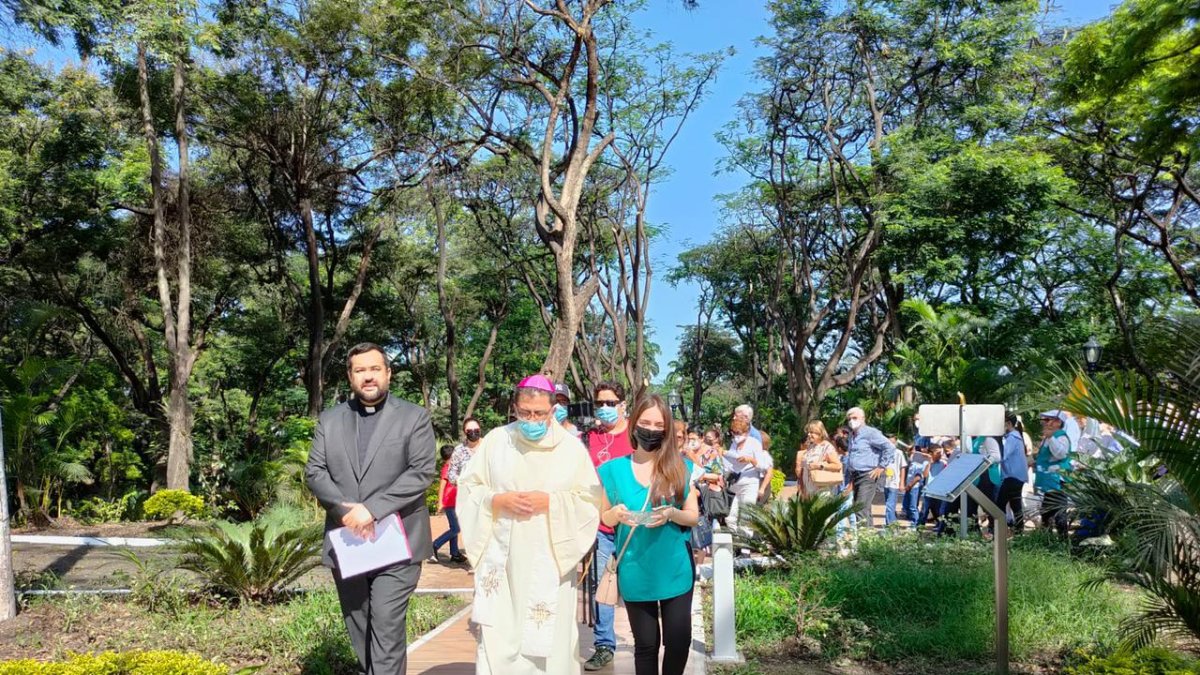 El fin de semana se realizó la entrega de la Vía Matris a la Iglesia.