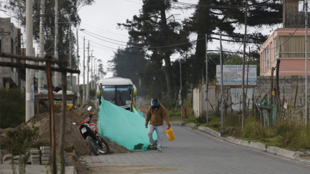 Calderón. La calle Daniel Montoya beneficia a unas 15.000 personas de los barrios como Santa Catalina, el Corazón, Sol del Norte y otros. Su adoquinamiento quedó inconcluso