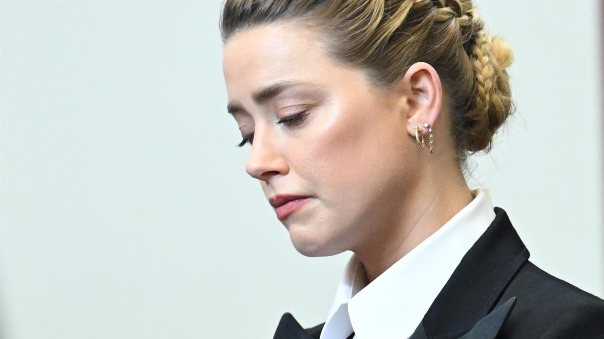 La actriz estadounidense Amber Heard durante una audiencia en el juzgado de circuito del condado de Fairfax, Virginia, EE.UU., 3 de mayo de 2022.